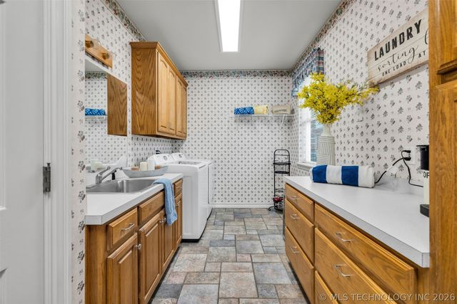 6008 W Phoenix Court, Broken Arrow, OK 74011