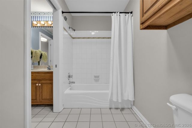 6008 W Phoenix Court, Broken Arrow, OK 74011