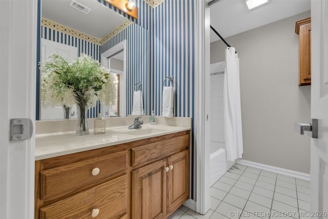 6008 W Phoenix Court, Broken Arrow, OK 74011