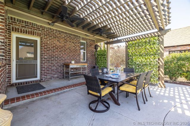 6008 W Phoenix Court, Broken Arrow, OK 74011