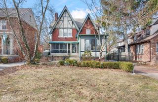 1425 Bishop Road, Grosse Pointe Park, MI 48230