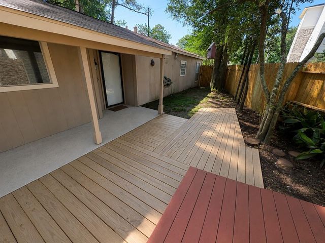 15 Gambrel Oak Place, Spring, TX 77380