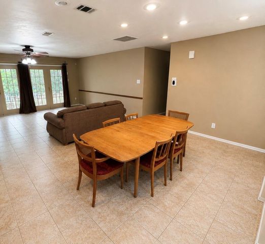15 Gambrel Oak Place, Spring, TX 77380