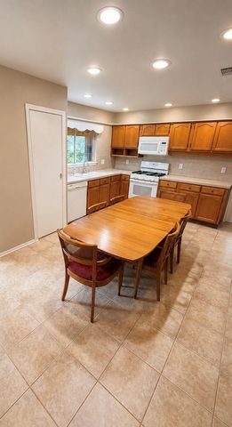 15 Gambrel Oak Place, Spring, TX 77380