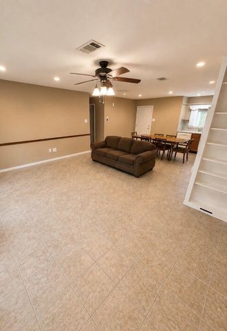15 Gambrel Oak Place, Spring, TX 77380