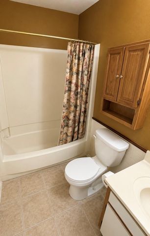 15 Gambrel Oak Place, Spring, TX 77380