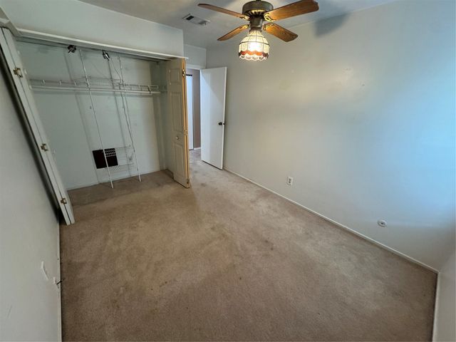 15 Gambrel Oak Place, Spring, TX 77380