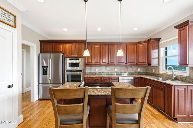 286 Sunset Ridge Court, Johnson City, TN 37615