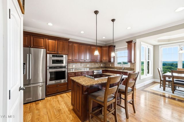 286 Sunset Ridge Court, Johnson City, TN 37615