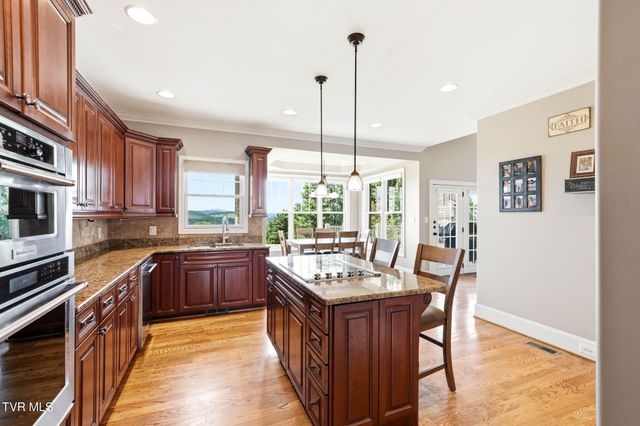 286 Sunset Ridge Court, Johnson City, TN 37615