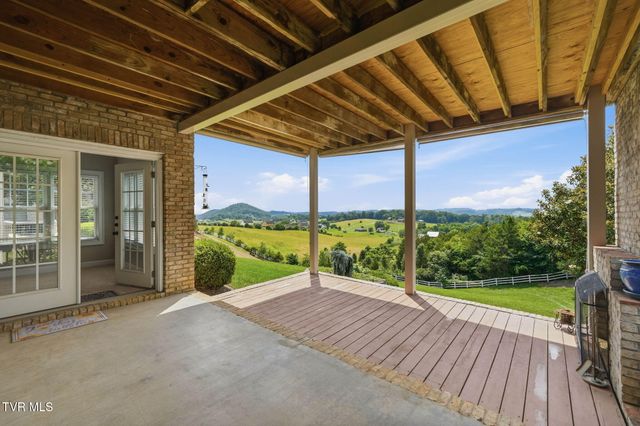 286 Sunset Ridge Court, Johnson City, TN 37615