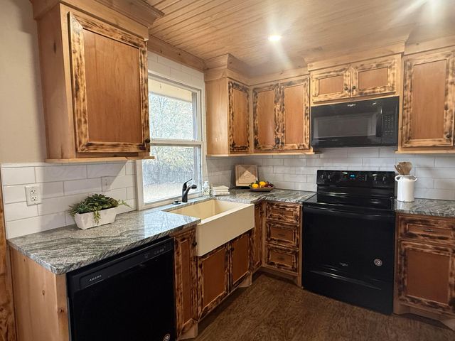 701 E 3RD Street, Dumas, TX 79029