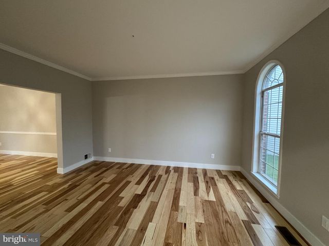 12814 TOURNAMENT DR, Reston, VA 20191