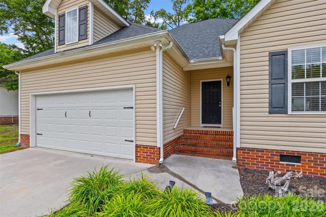 509 Kittiewake Lane, Clover, SC 29710