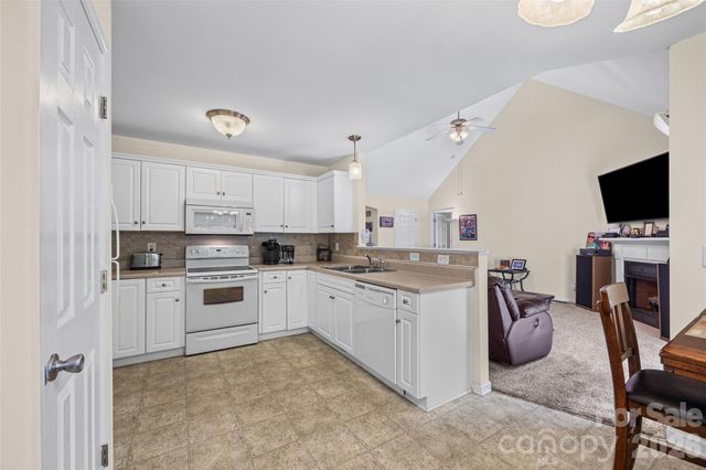 509 Kittiewake Lane, Clover, SC 29710