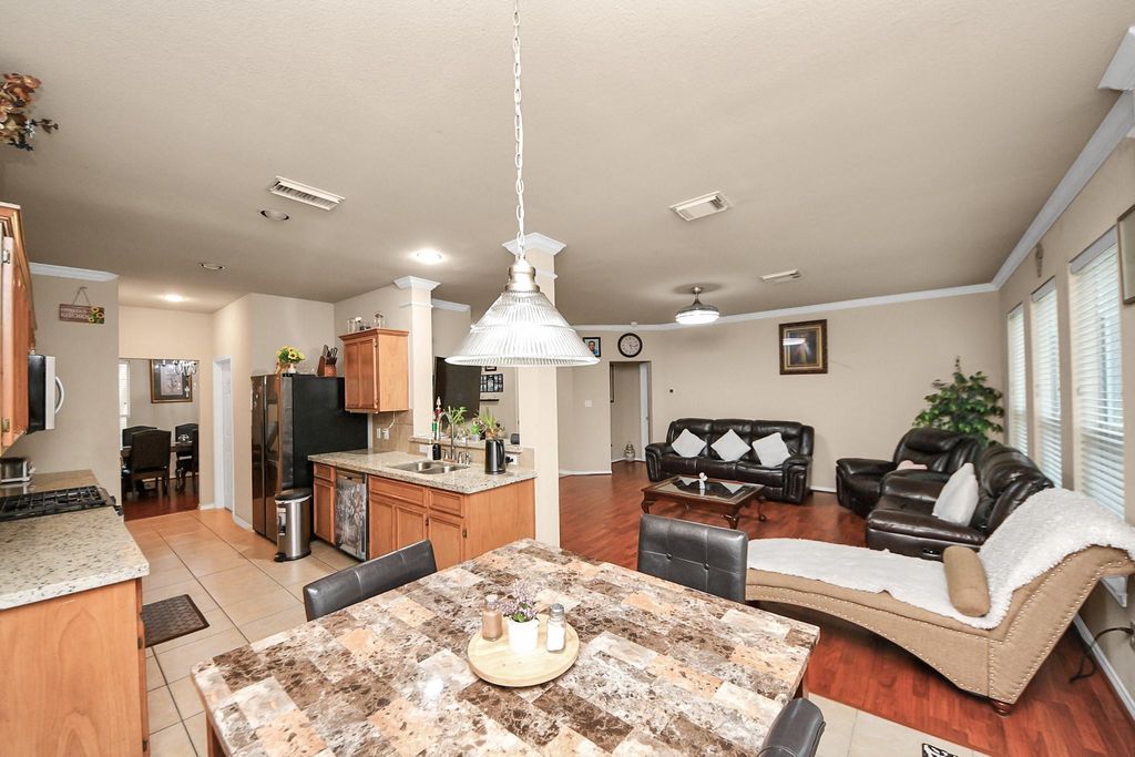 Image 16 of property listing at 20310 Port Bishop Lane, Richmond, TX 77407