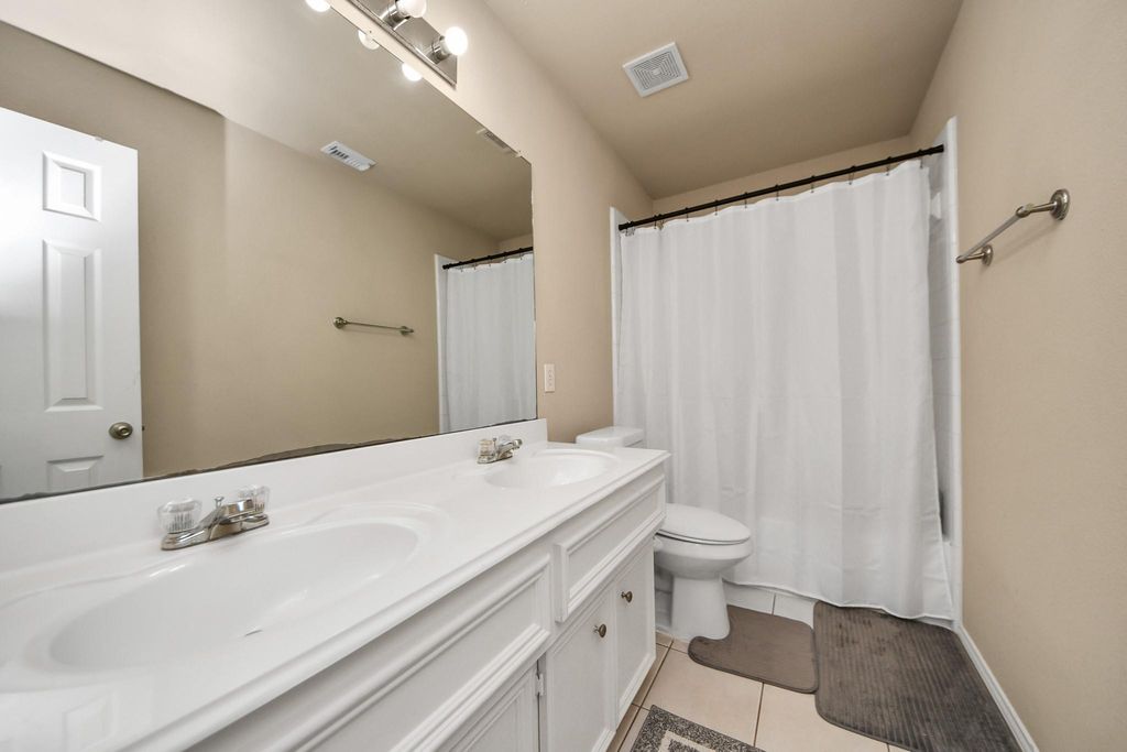 Image 32 of property listing at 20310 Port Bishop Lane, Richmond, TX 77407