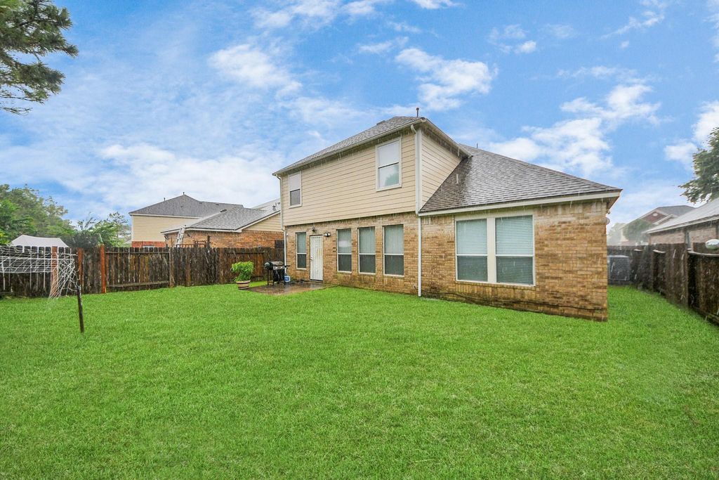 Image 6 of property listing at 20310 Port Bishop Lane, Richmond, TX 77407