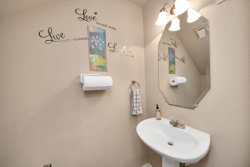 Image 9 of property listing at 20310 Port Bishop Lane, Richmond, TX 77407