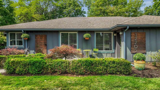 32205 Eastlady Drive, Beverly Hills, MI 48025
