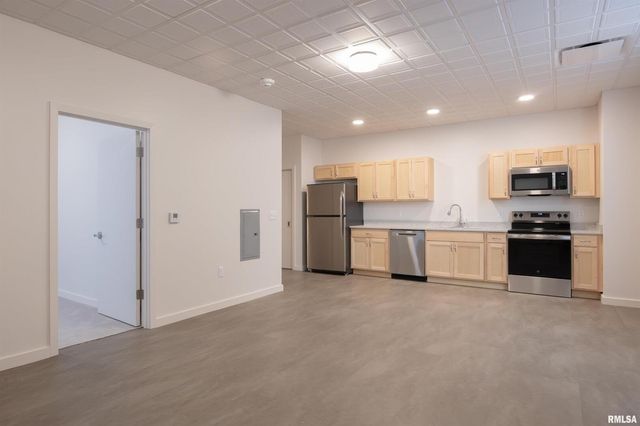 509 9TH Street 307, De Witt, IA 52742