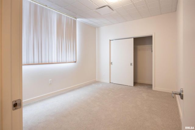 509 9TH Street 307, De Witt, IA 52742