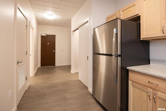 509 9TH Street 307, De Witt, IA 52742