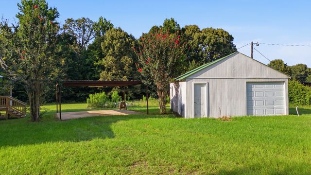 1205 County Line Road, Troup, TX 75789