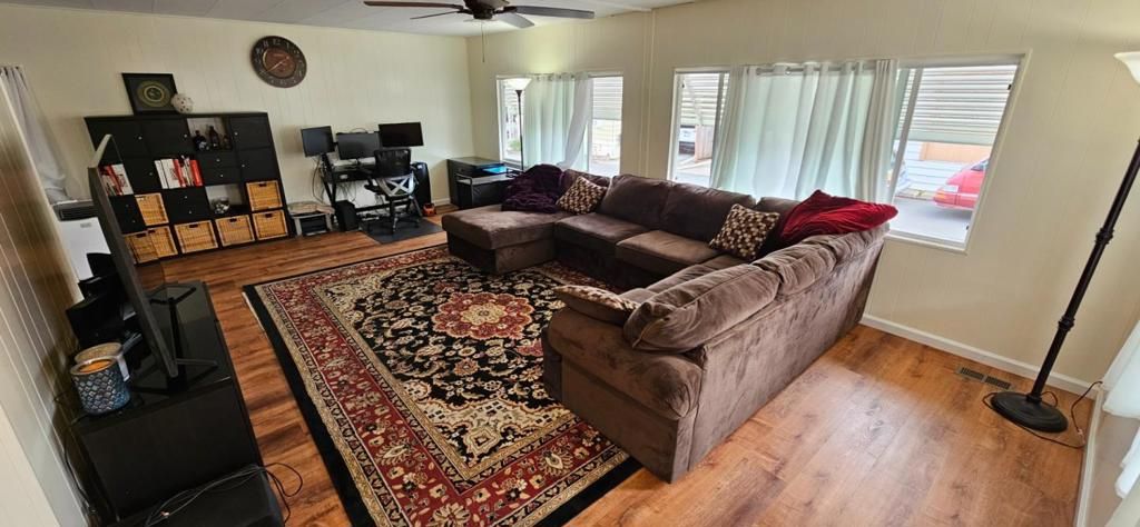 Image 2 of property listing at Address unavailable.