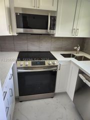 1333 E Hallandale Beach Blvd 423, Hallandale Beach, FL 33009
