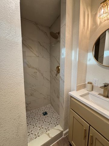 409 NE 6th St, Andrews, TX 79714