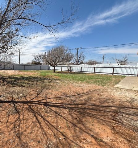 409 NE 6th St, Andrews, TX 79714