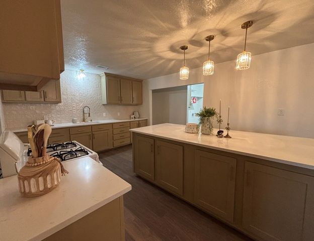 409 NE 6th St, Andrews, TX 79714