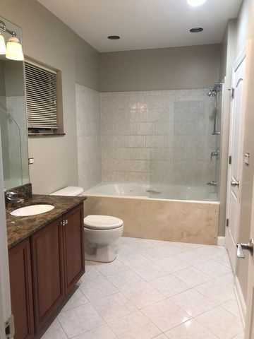 2215 W MONROE Street 1, Chicago, IL 60612