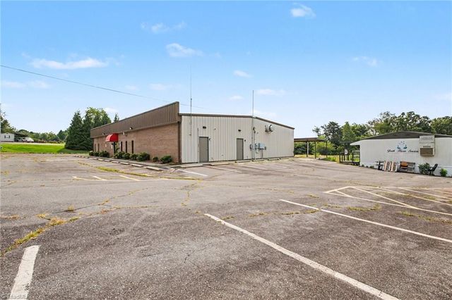 817 Meadowbrook Drive, King, NC 27021