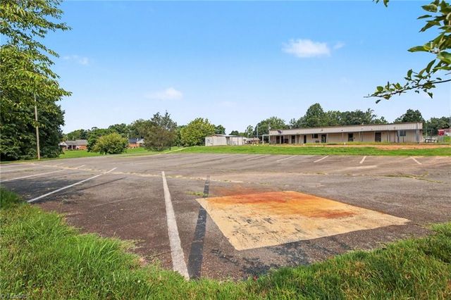 817 Meadowbrook Drive, King, NC 27021