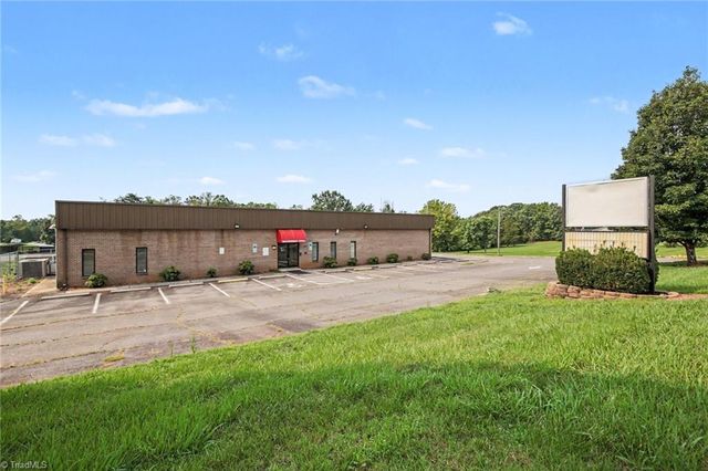 817 Meadowbrook Drive, King, NC 27021
