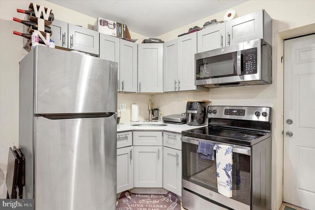 2525 W STERNER ST, Philadelphia, PA 19132