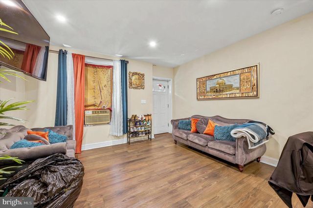 2525 W STERNER ST, Philadelphia, PA 19132