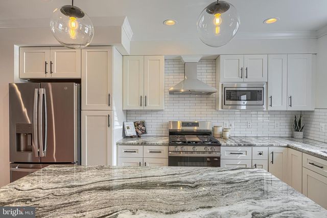 109 S CLINTON ST, Baltimore, MD 21224