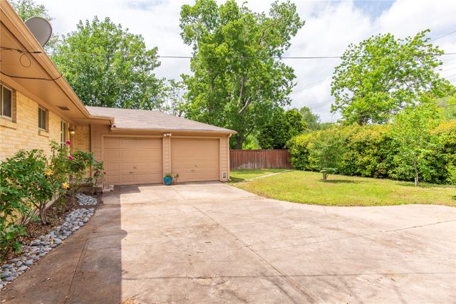 3211 Lockmoor Lane, Dallas, TX 75220