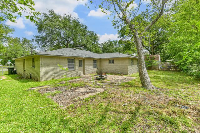 1217 Esther Street, Kemah, TX 77565