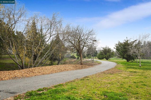 2710 Broadmoor Ave, Concord, CA 94520