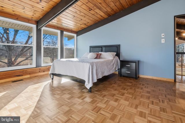 1065 MULLICA HILL RD, Mullica Hill, NJ 08062