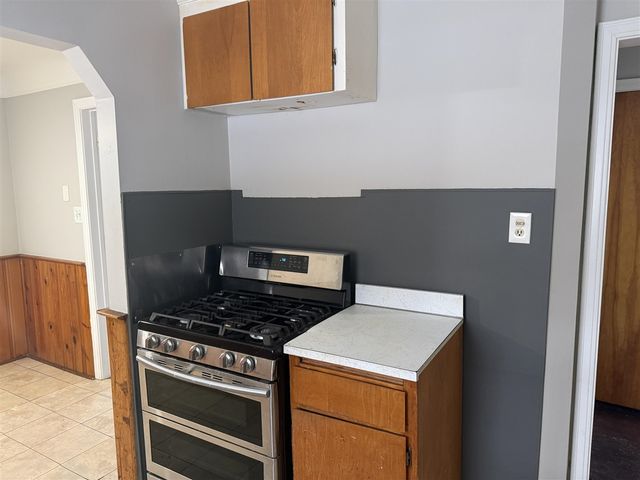 21004 Syracuse Avenue, Warren, MI 48091