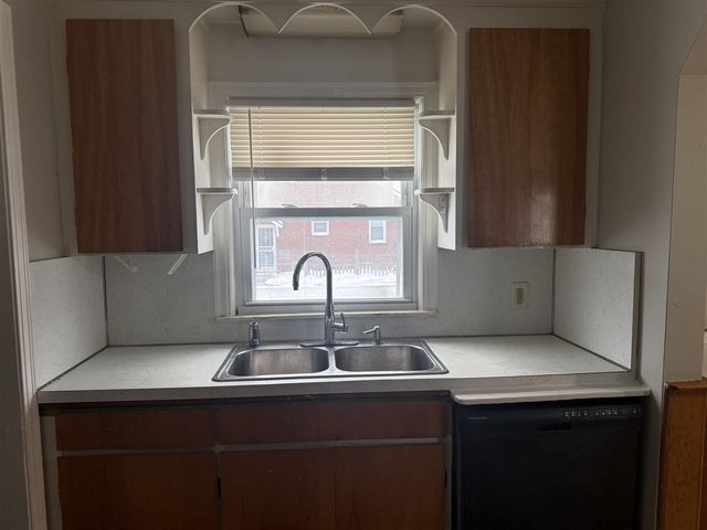 21004 Syracuse Avenue, Warren, MI 48091