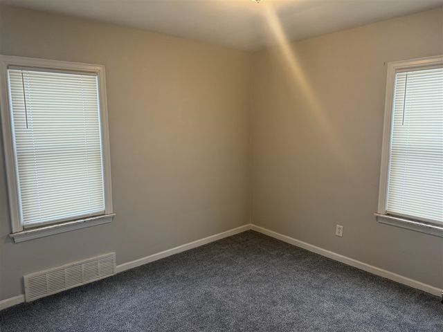 21004 Syracuse Avenue, Warren, MI 48091