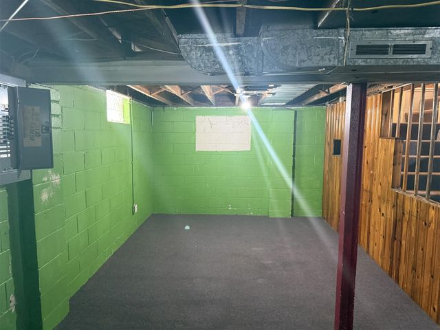 21004 Syracuse Avenue, Warren, MI 48091