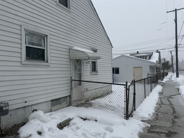 21004 Syracuse Avenue, Warren, MI 48091