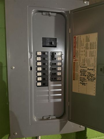 21004 Syracuse Avenue, Warren, MI 48091